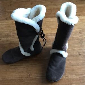 Eddie Bauer Sherpa Suede Boots